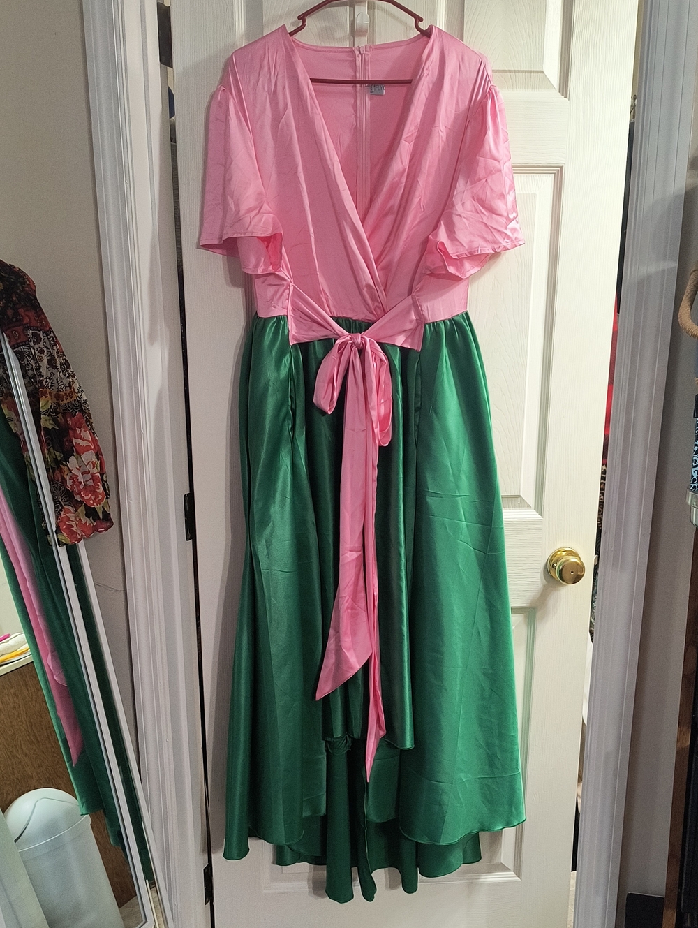 WOW Ladies Pink Wrap Bodice Green Full Skirt Tie Dress